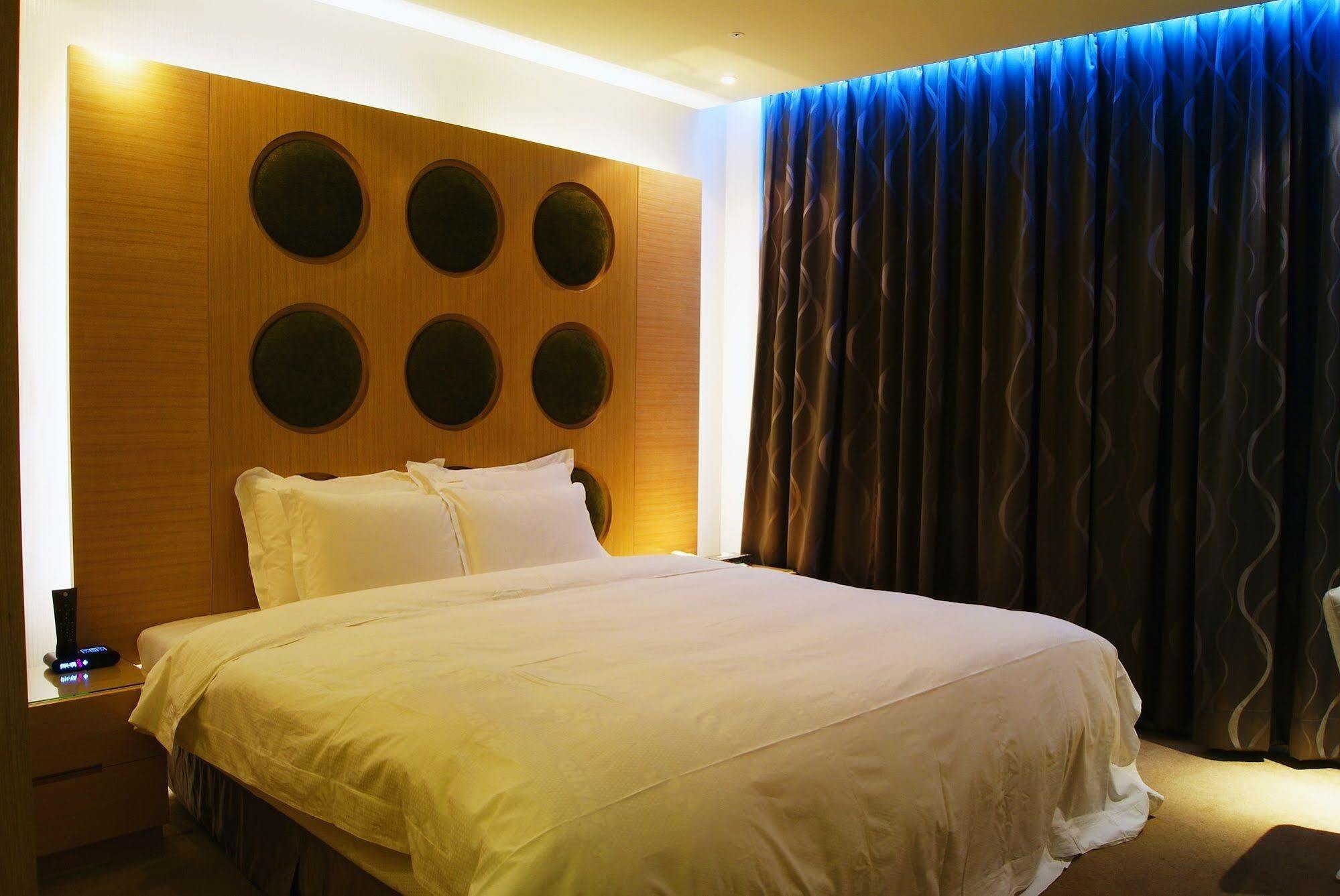 All-Ur Boutique Motel - Taichung Branch Esterno foto